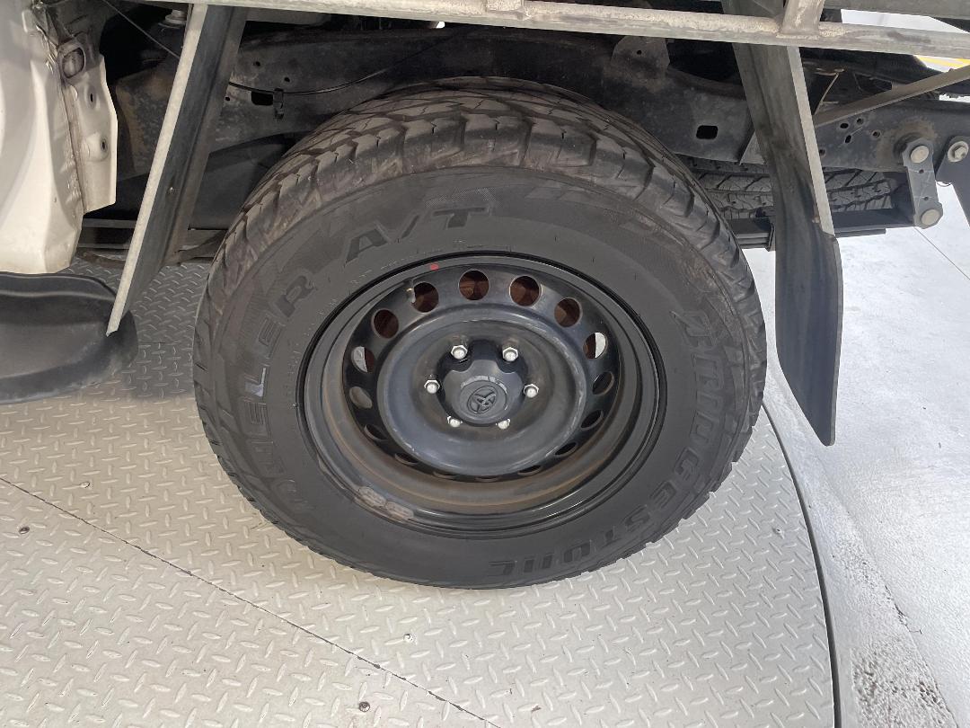 Photo '11' of Toyota Hilux