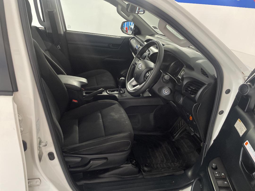 Photo '16' of Toyota Hilux