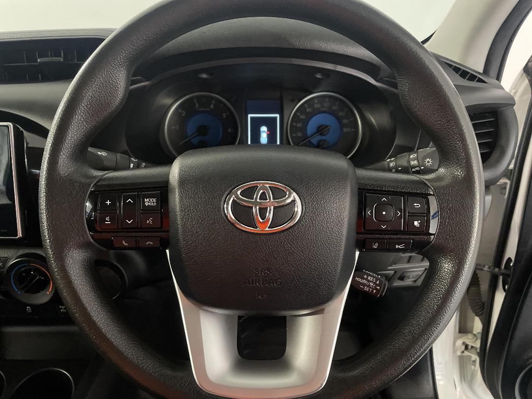 Photo '28' of Toyota Hilux