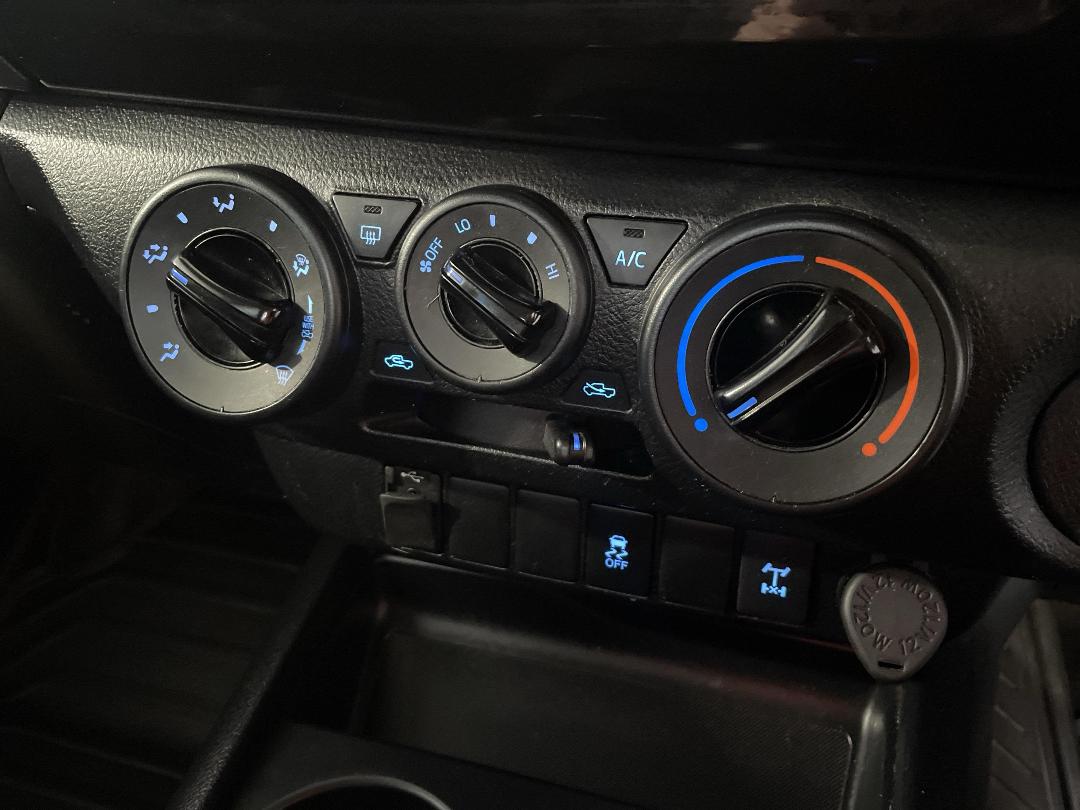 Photo '31' of Toyota Hilux