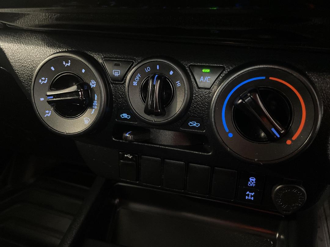 Photo '30' of Toyota Hilux