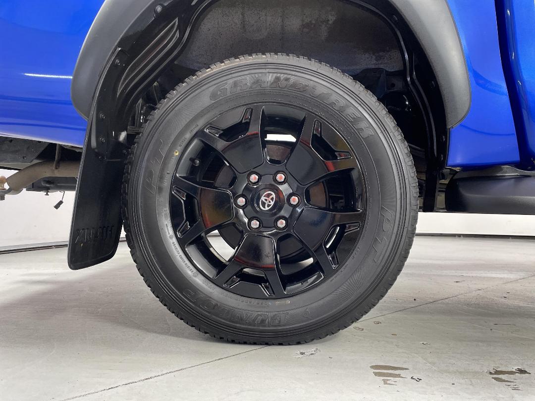 Photo '12' of Toyota Hilux