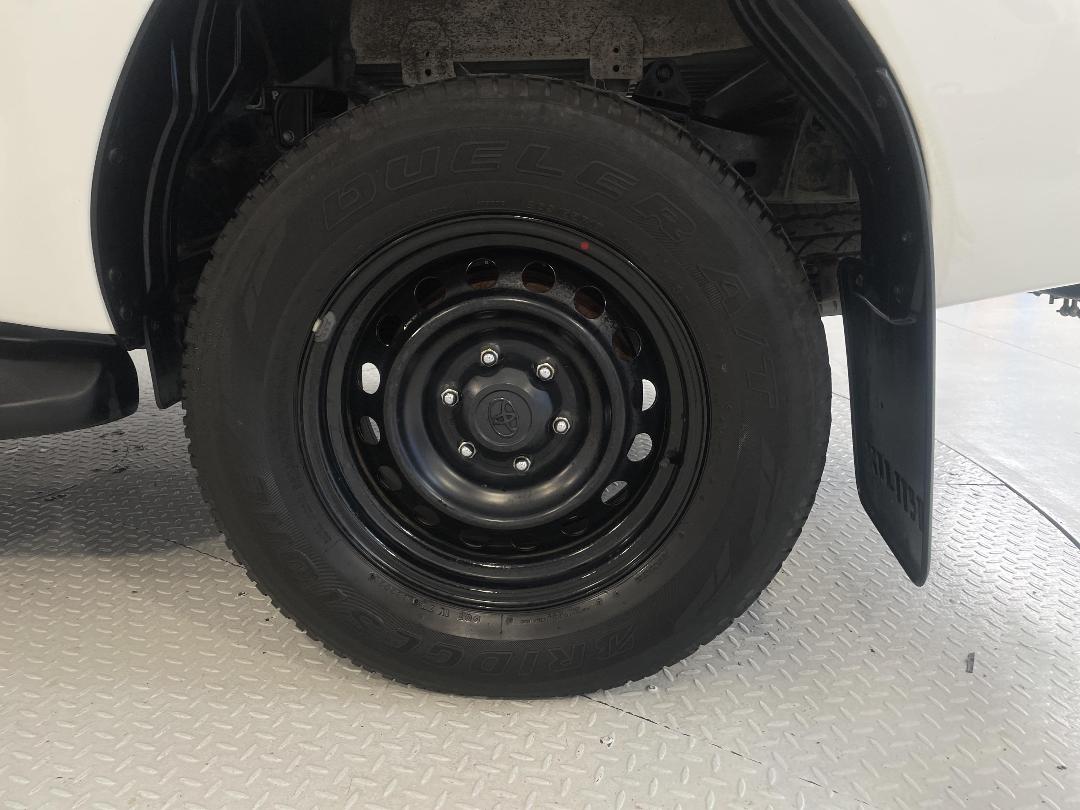 Photo '11' of Toyota Hilux