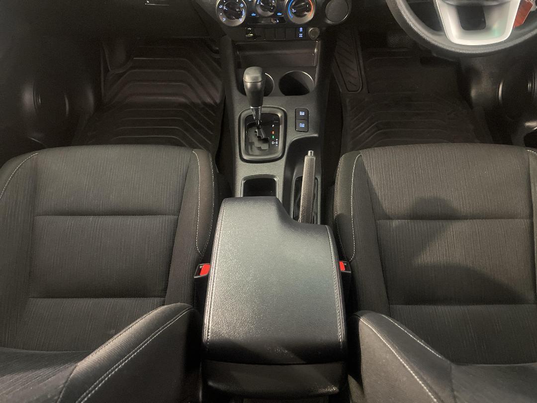 Photo '18' of Toyota Hilux