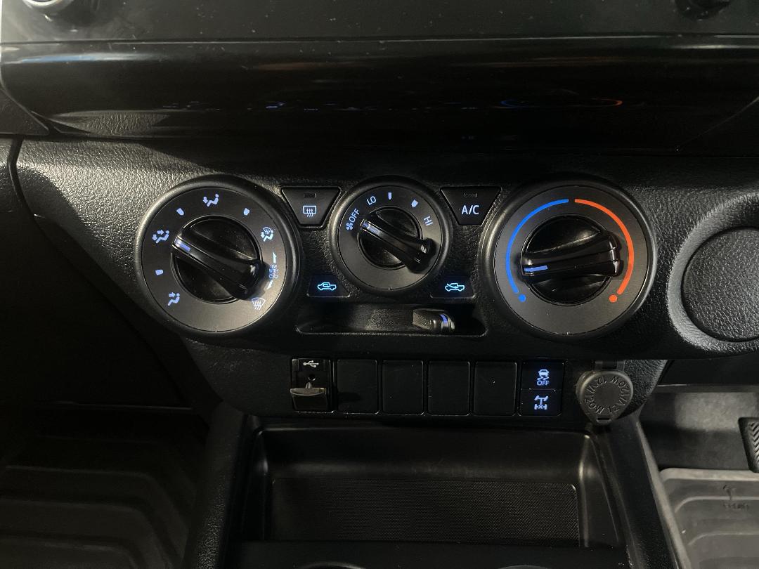 Photo '27' of Toyota Hilux