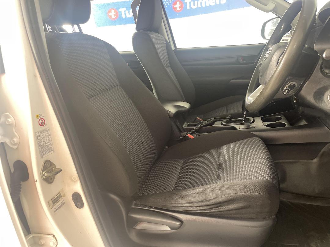 Photo '16' of Toyota Hilux