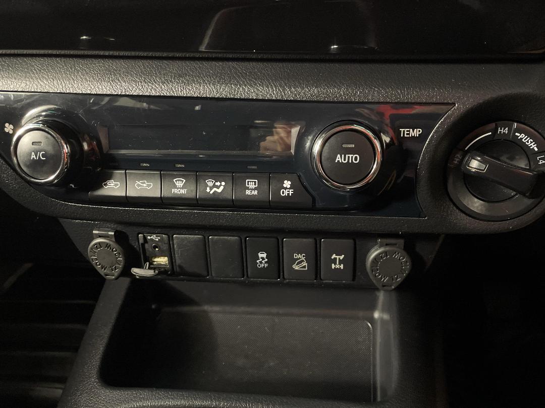 Photo '32' of Toyota Hilux Photo '32' of Toyota Hilux