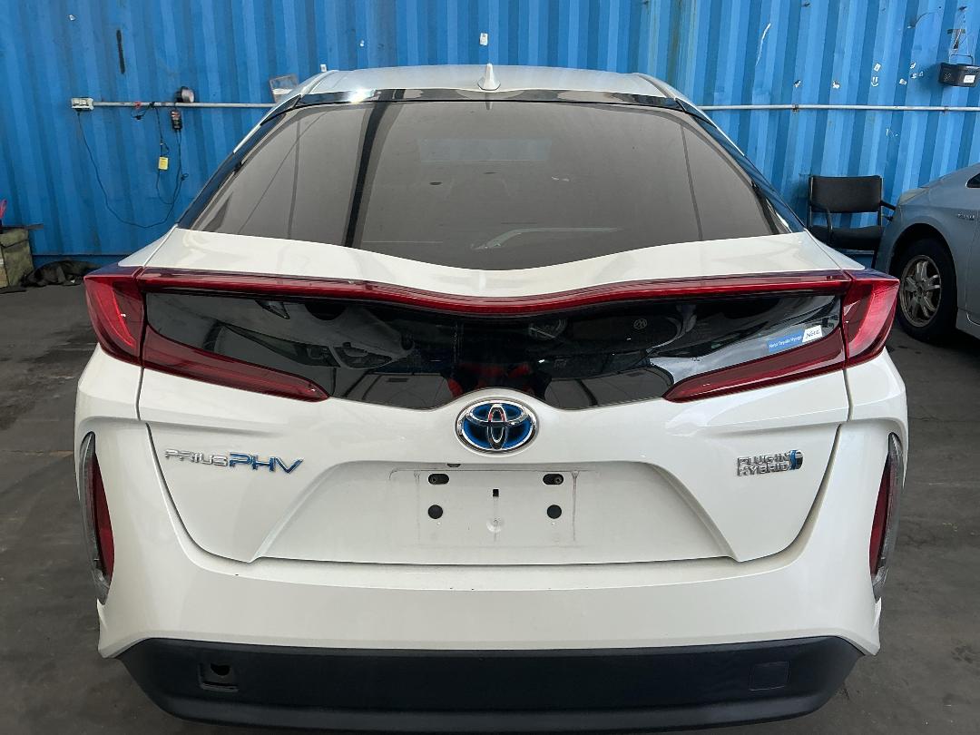 Photo '4' of Toyota Prius Phev Photo '4' of Toyota Prius Phev