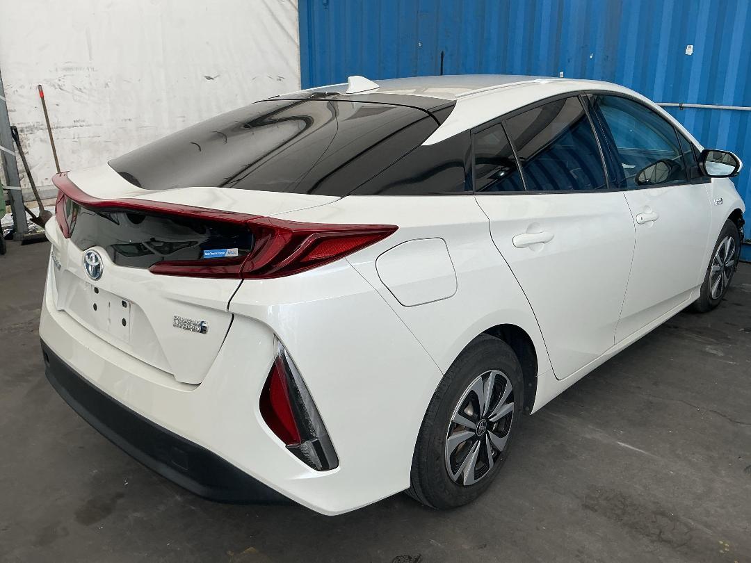 Photo '5' of Toyota Prius Phev Photo '5' of Toyota Prius Phev