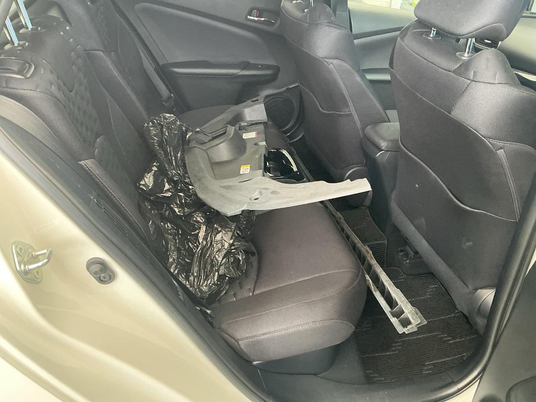 Photo '6' of Toyota Prius Phev Photo '6' of Toyota Prius Phev