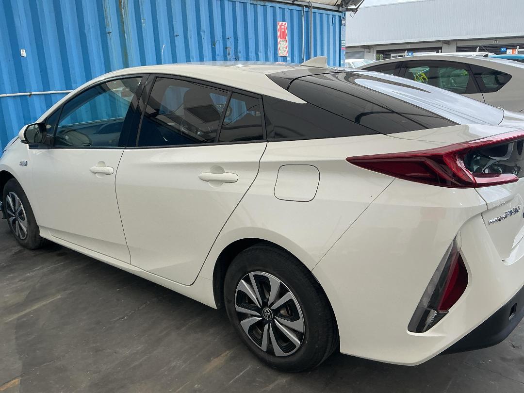 Photo '3' of Toyota Prius Phev Photo '3' of Toyota Prius Phev