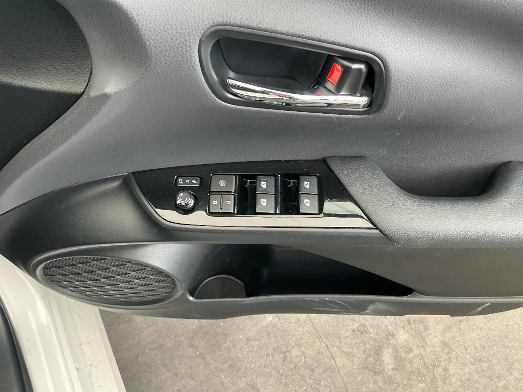 Photo '8' of Toyota Prius Phev Photo '8' of Toyota Prius Phev