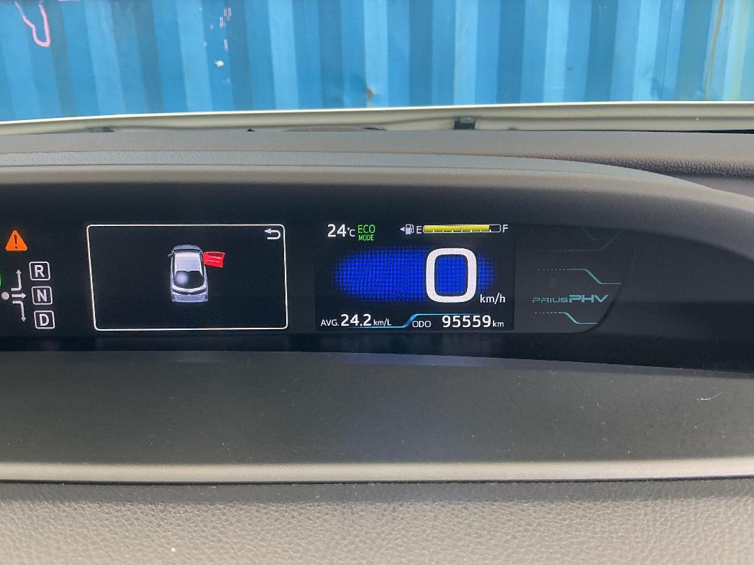 Photo '9' of Toyota Prius Phev Photo '9' of Toyota Prius Phev