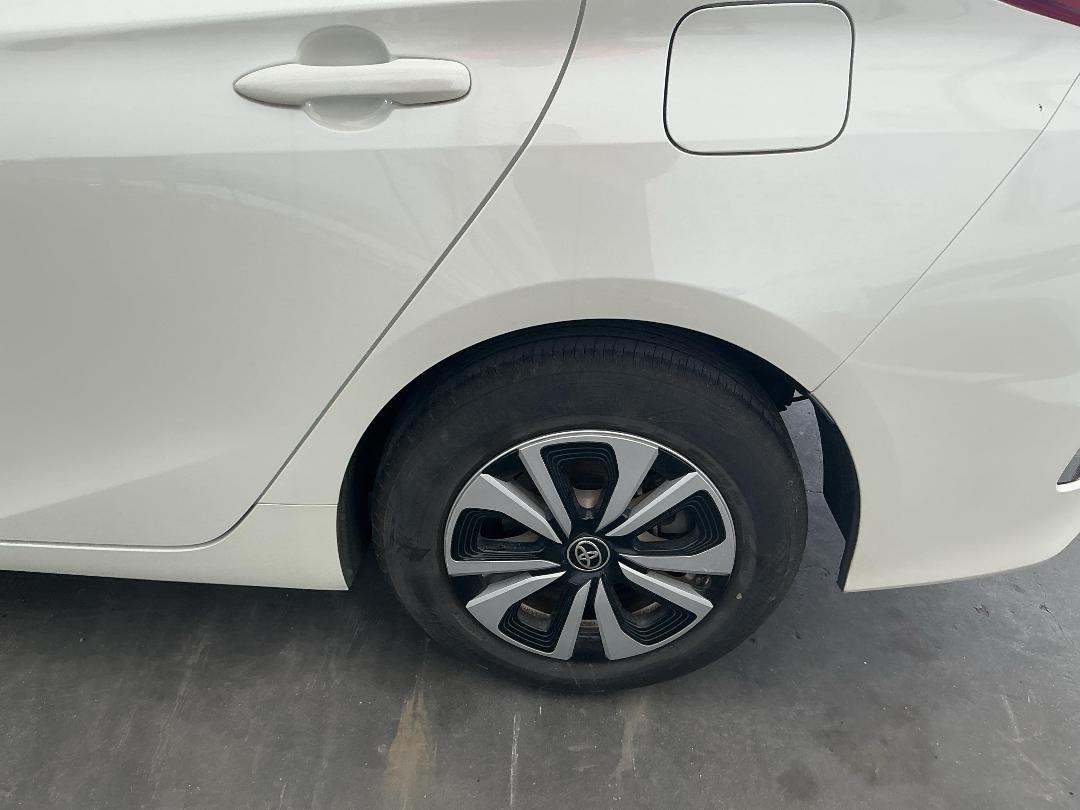 Photo '18' of Toyota Prius Phev Photo '18' of Toyota Prius Phev