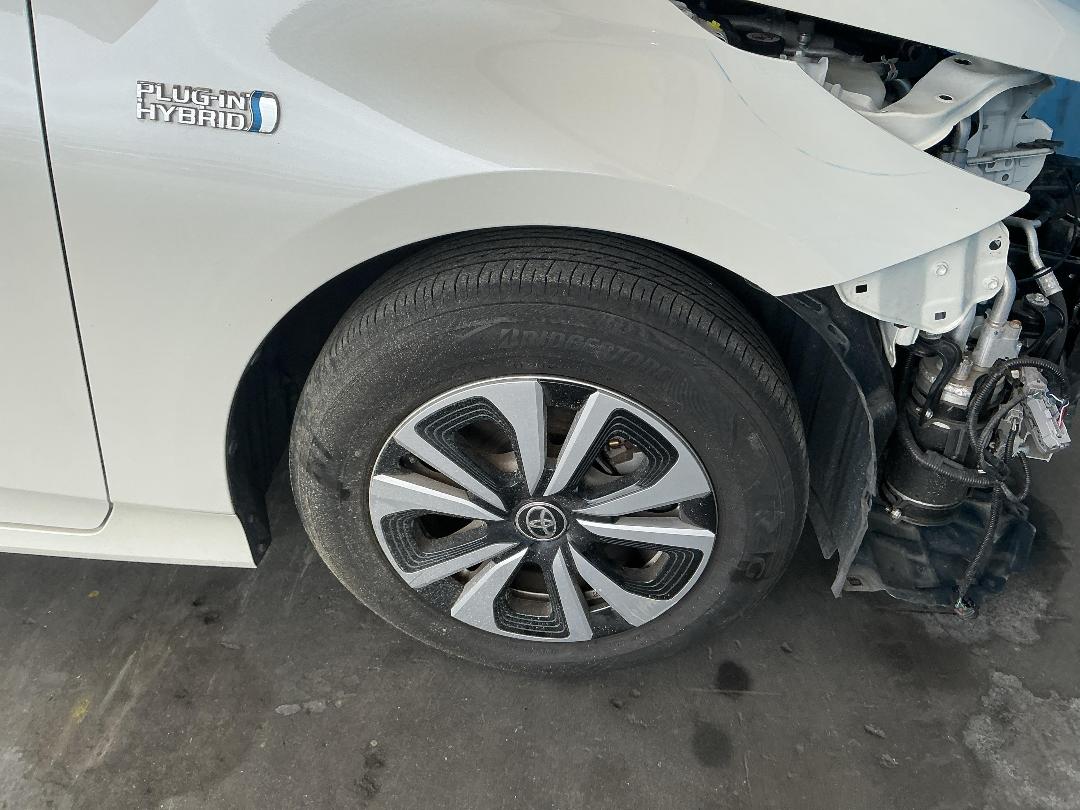 Photo '20' of Toyota Prius Phev Photo '20' of Toyota Prius Phev