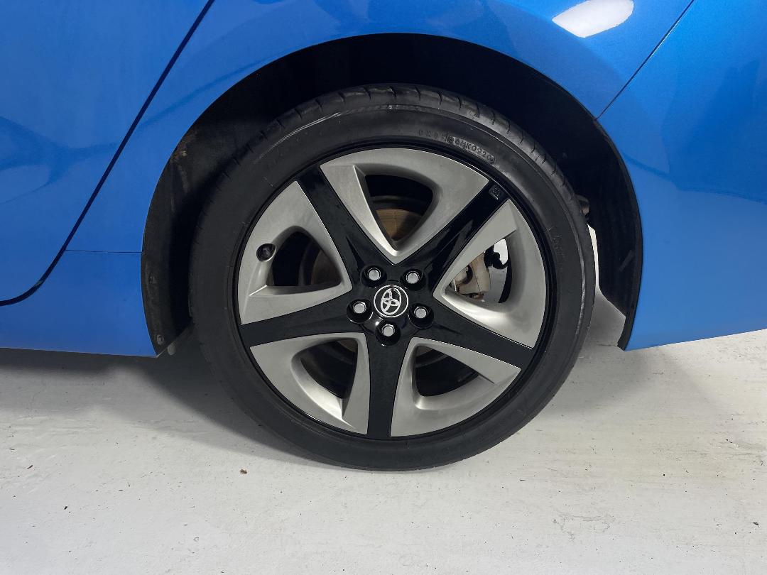 Photo '11' of Toyota Prius