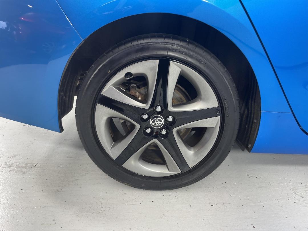 Photo '12' of Toyota Prius