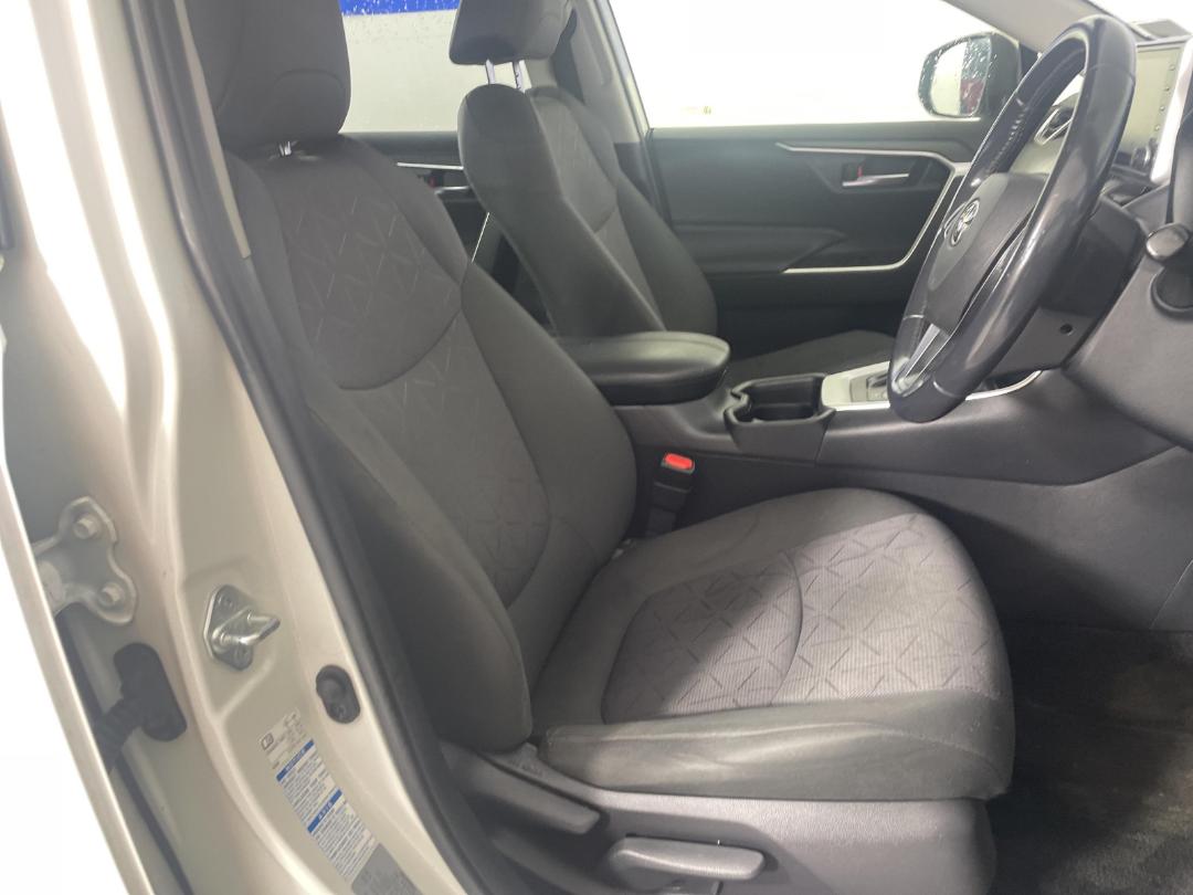 Photo '16' of Toyota Rav4