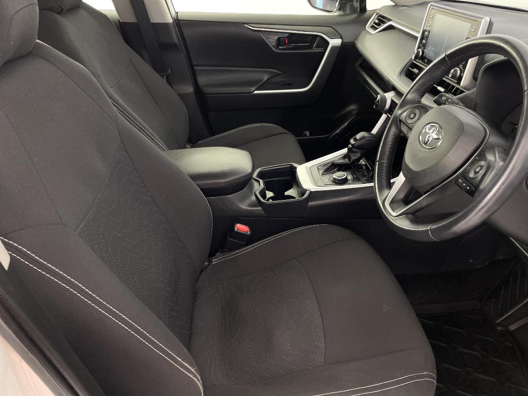 Photo '16' of Toyota Rav4