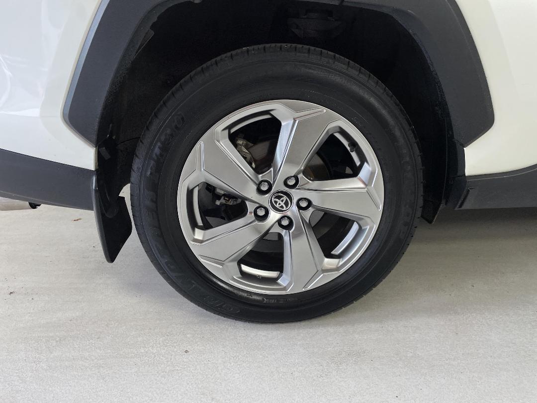 Photo '12' of Toyota Rav4