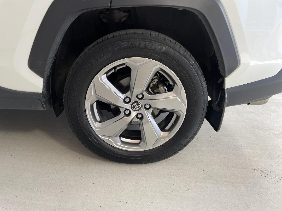 Photo '11' of Toyota Rav4