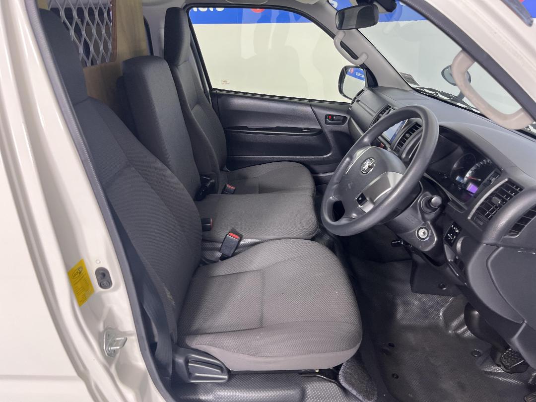 Photo '15' of Toyota Regius