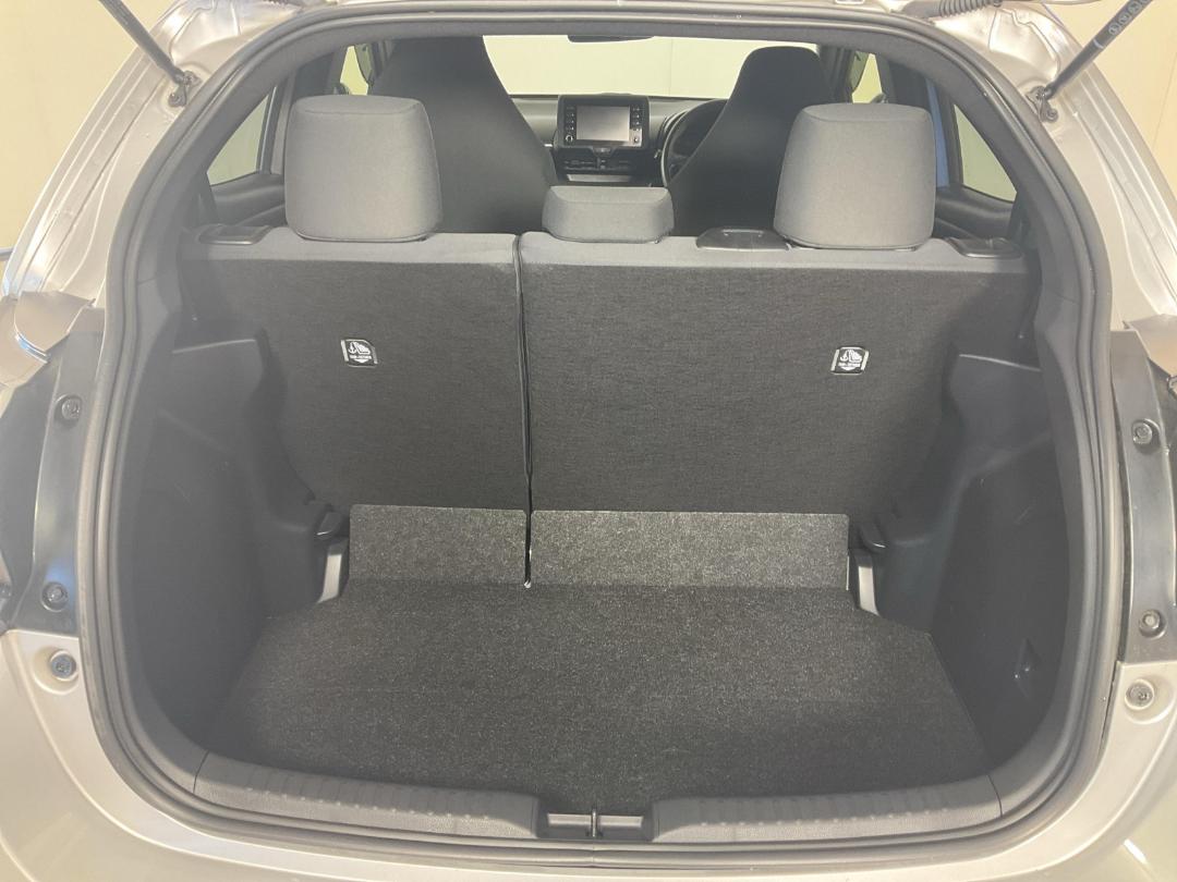 Photo '14' of Toyota Yaris