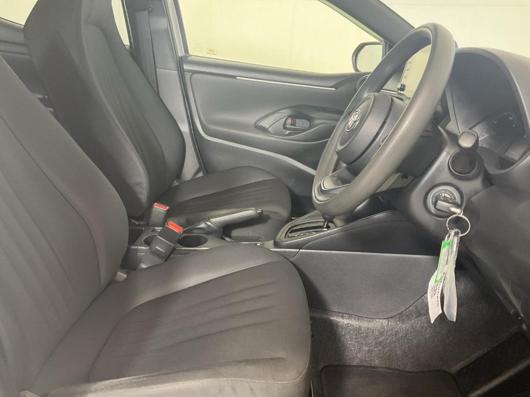 Photo '16' of Toyota Yaris