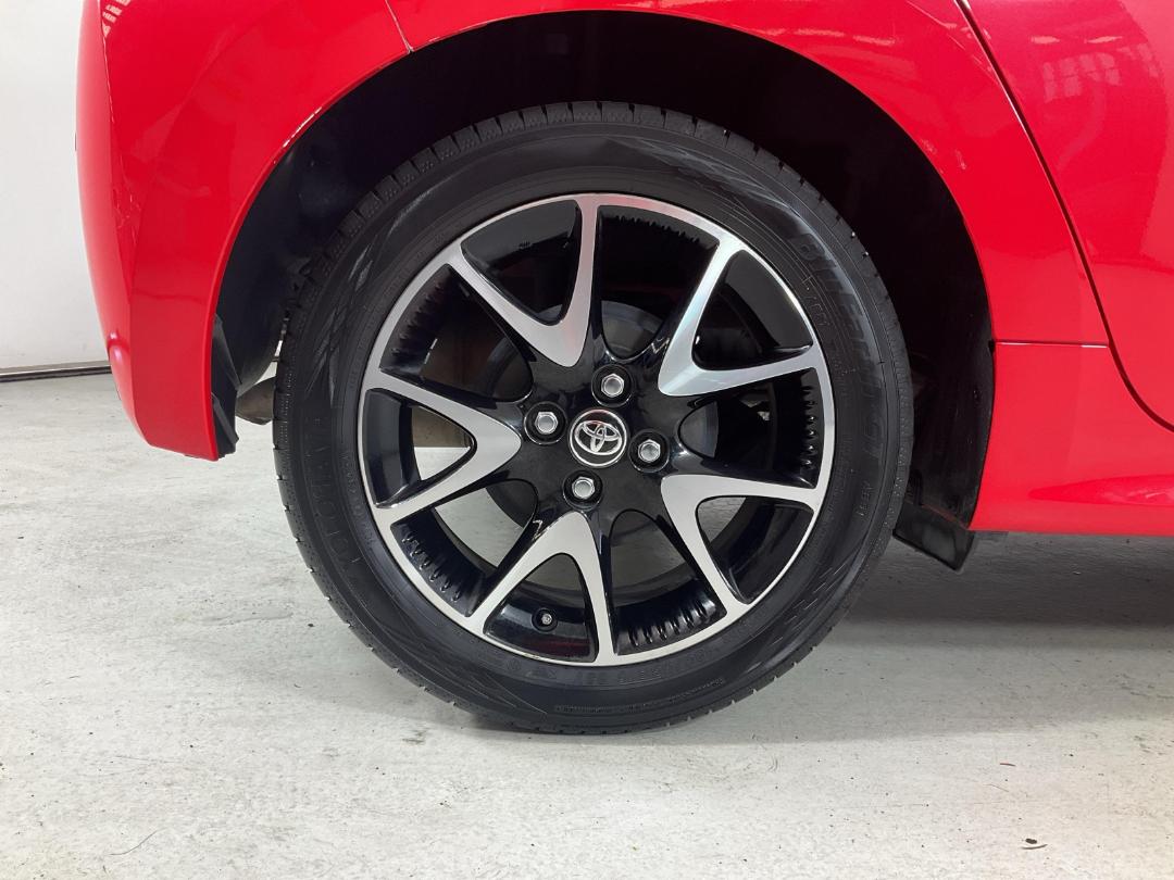 Photo '12' of Toyota Yaris