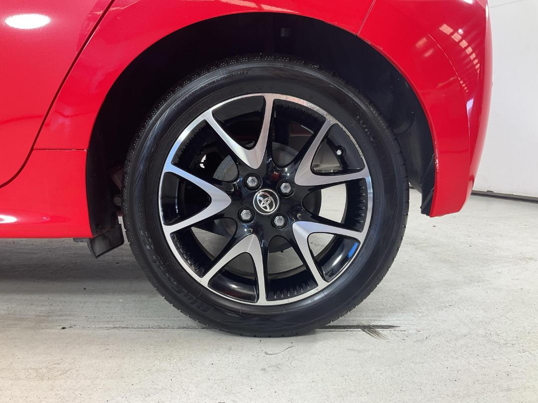 Photo '11' of Toyota Yaris