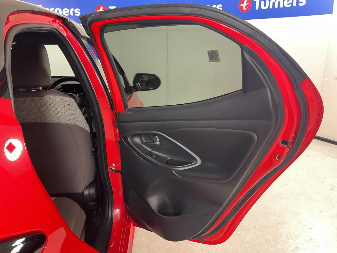 Photo '19' of Toyota Yaris