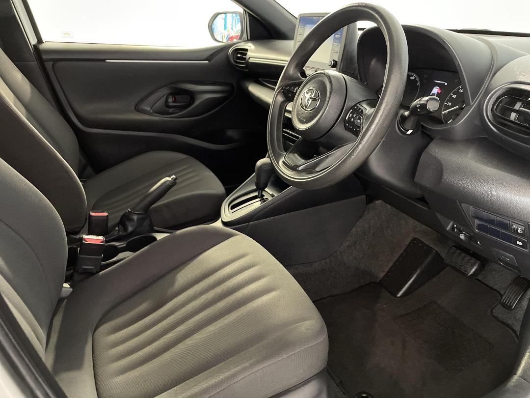 Photo '16' of Toyota Yaris