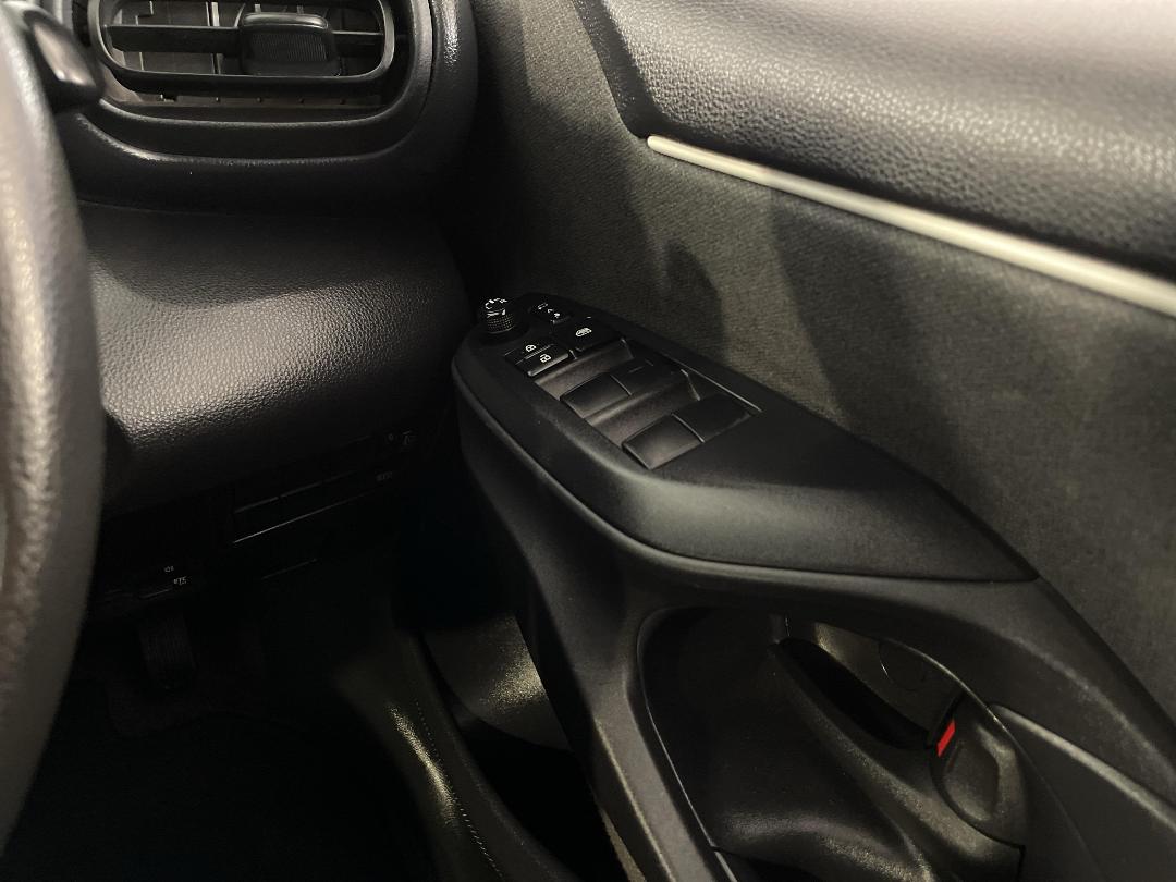 Photo '27' of Toyota Yaris