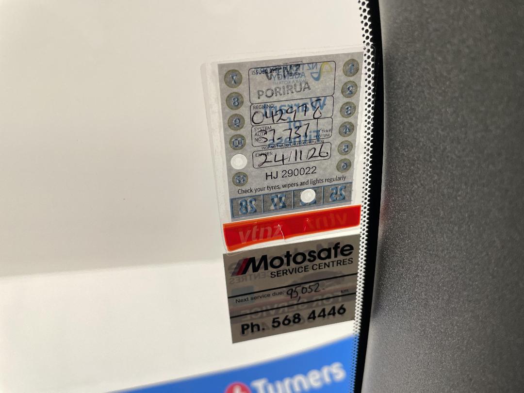 Photo '28' of Toyota Yaris