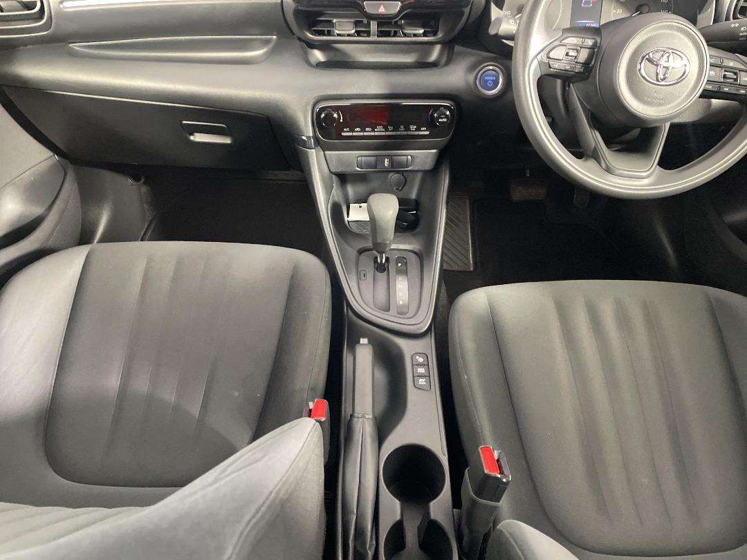 Photo '18' of Toyota Yaris