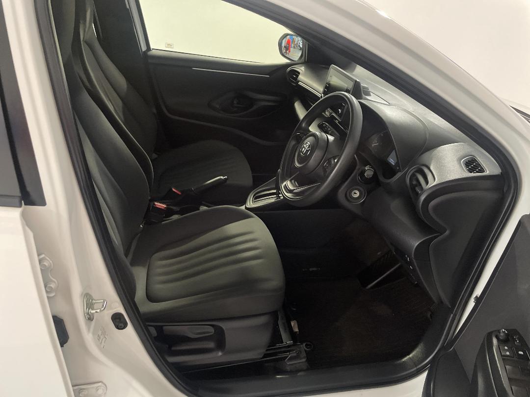 Photo '16' of Toyota Yaris