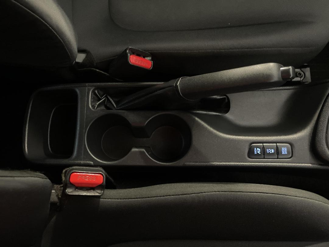 Photo '32' of Toyota Yaris