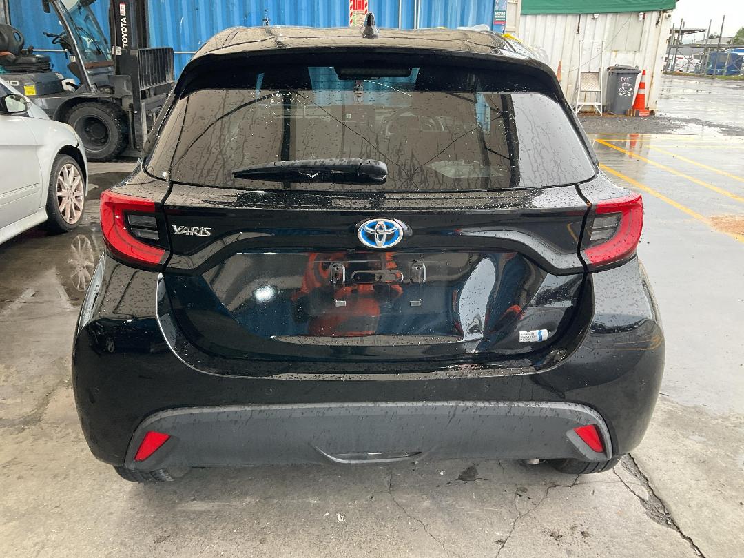 Photo '16' of Toyota Yaris Hybrid Photo '16' of Toyota Yaris Hybrid