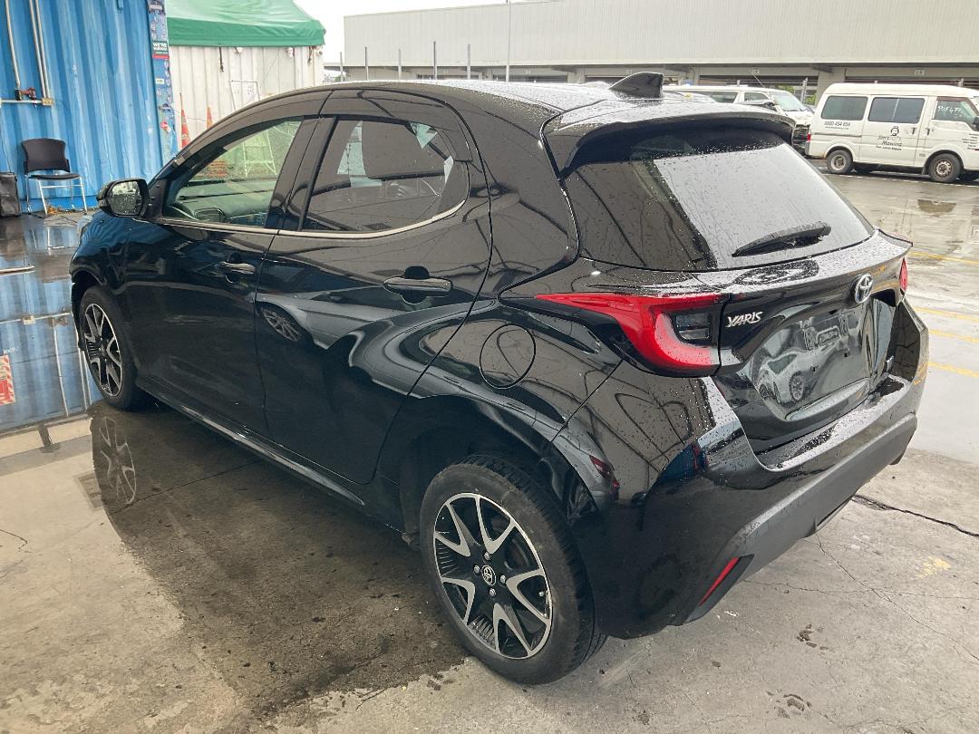 Photo '15' of Toyota Yaris Hybrid Photo '15' of Toyota Yaris Hybrid