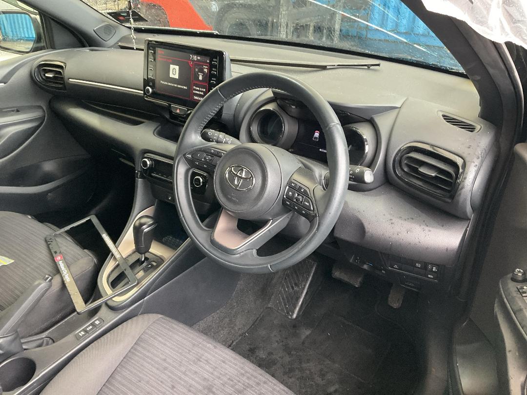 Photo '24' of Toyota Yaris Hybrid Photo '24' of Toyota Yaris Hybrid