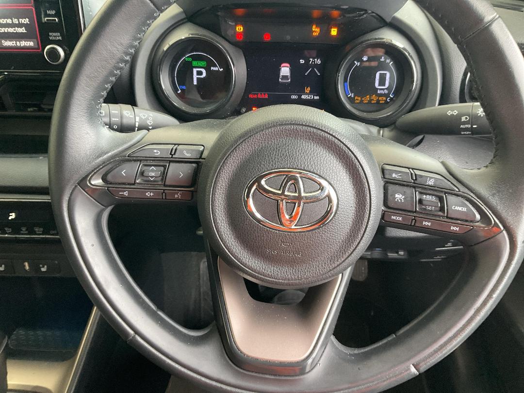 Photo '27' of Toyota Yaris Hybrid Photo '27' of Toyota Yaris Hybrid