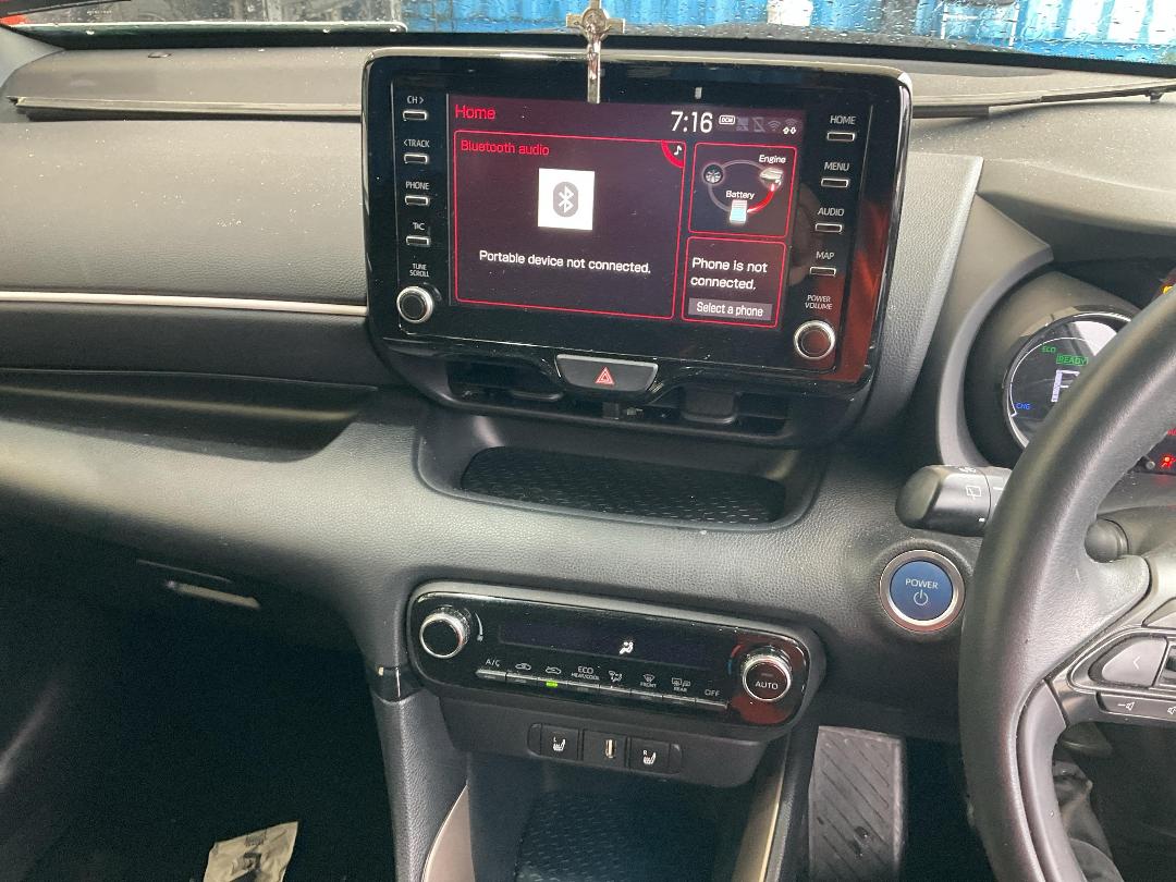 Photo '28' of Toyota Yaris Hybrid Photo '28' of Toyota Yaris Hybrid