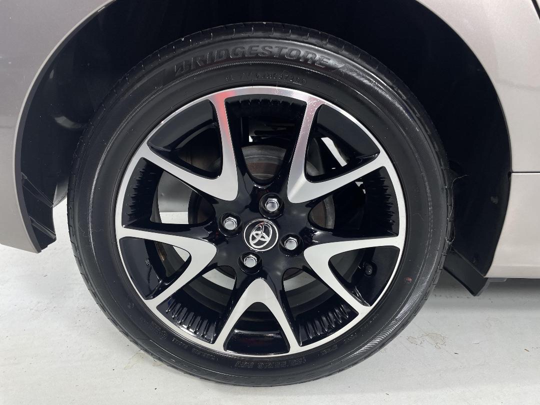 Photo '12' of Toyota Yaris