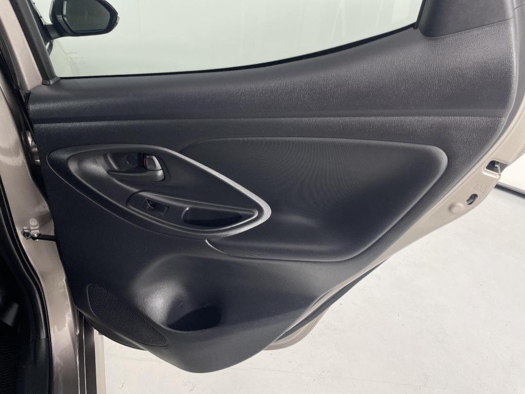 Photo '19' of Toyota Yaris