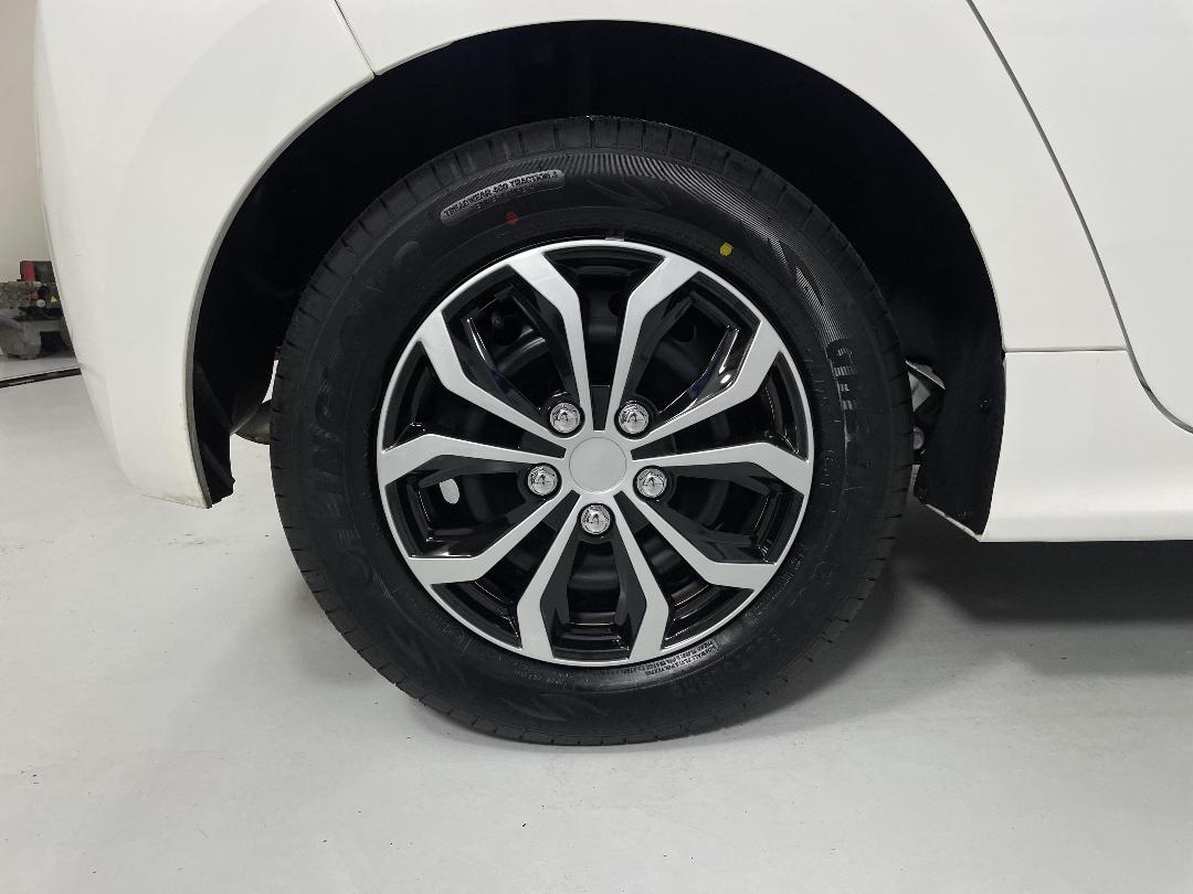 Photo '12' of Toyota Yaris