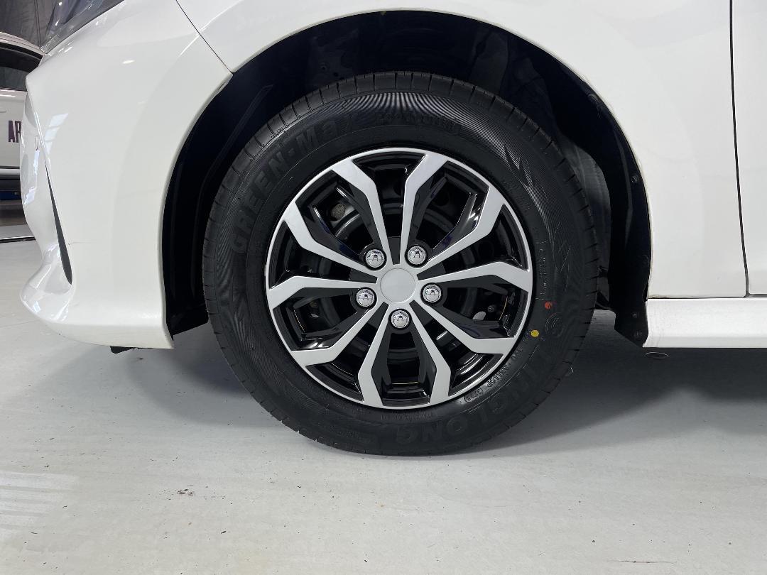 Photo '10' of Toyota Yaris