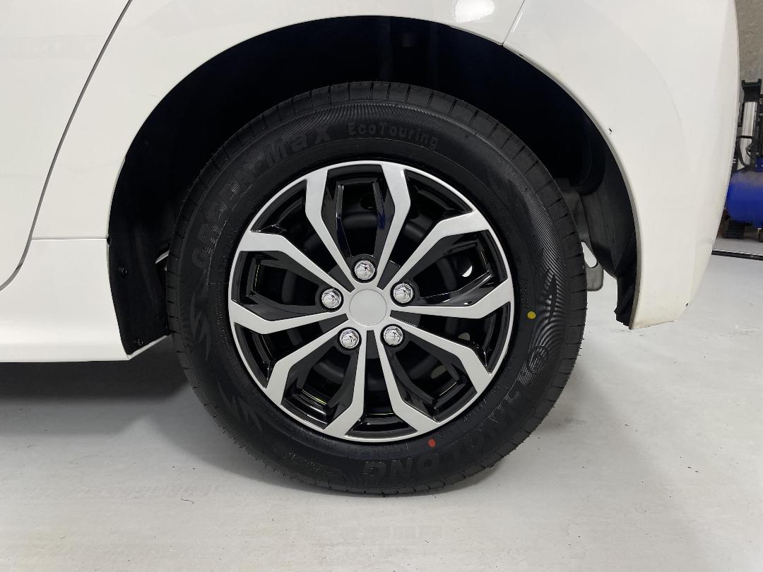 Photo '11' of Toyota Yaris