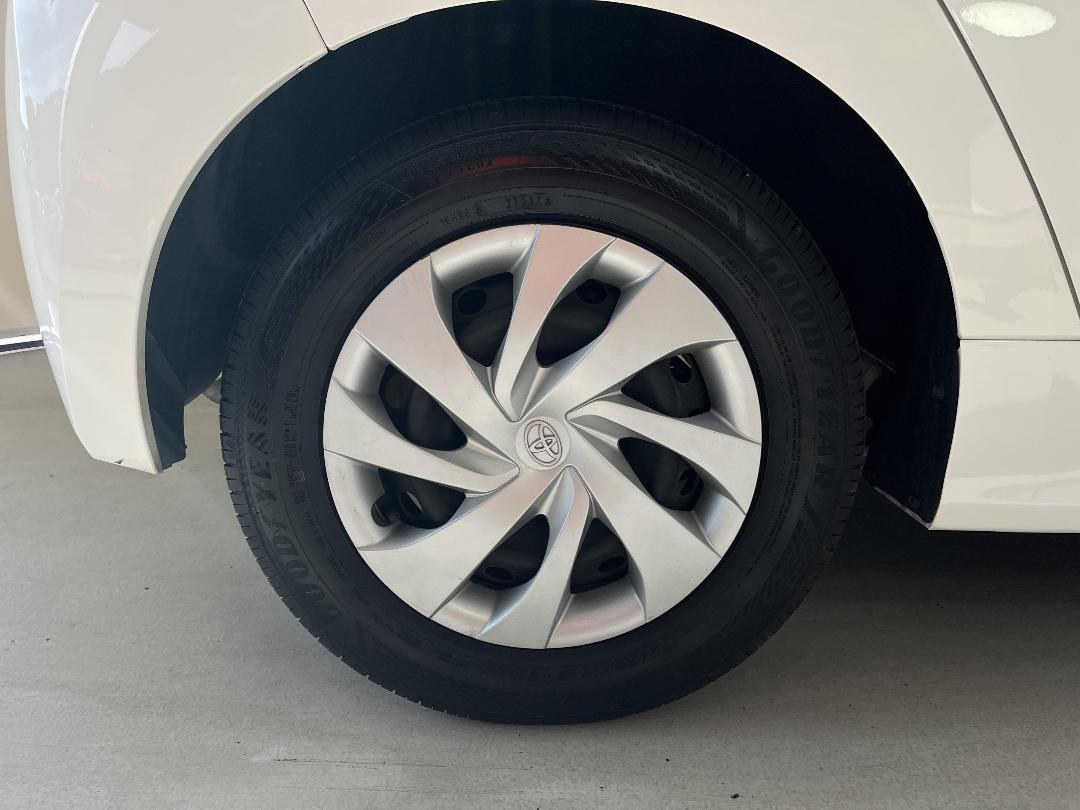 Photo '12' of Toyota Yaris