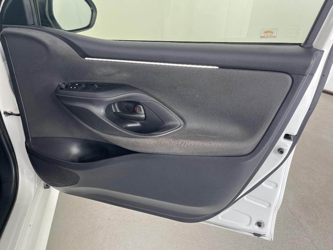 Photo '15' of Toyota Yaris