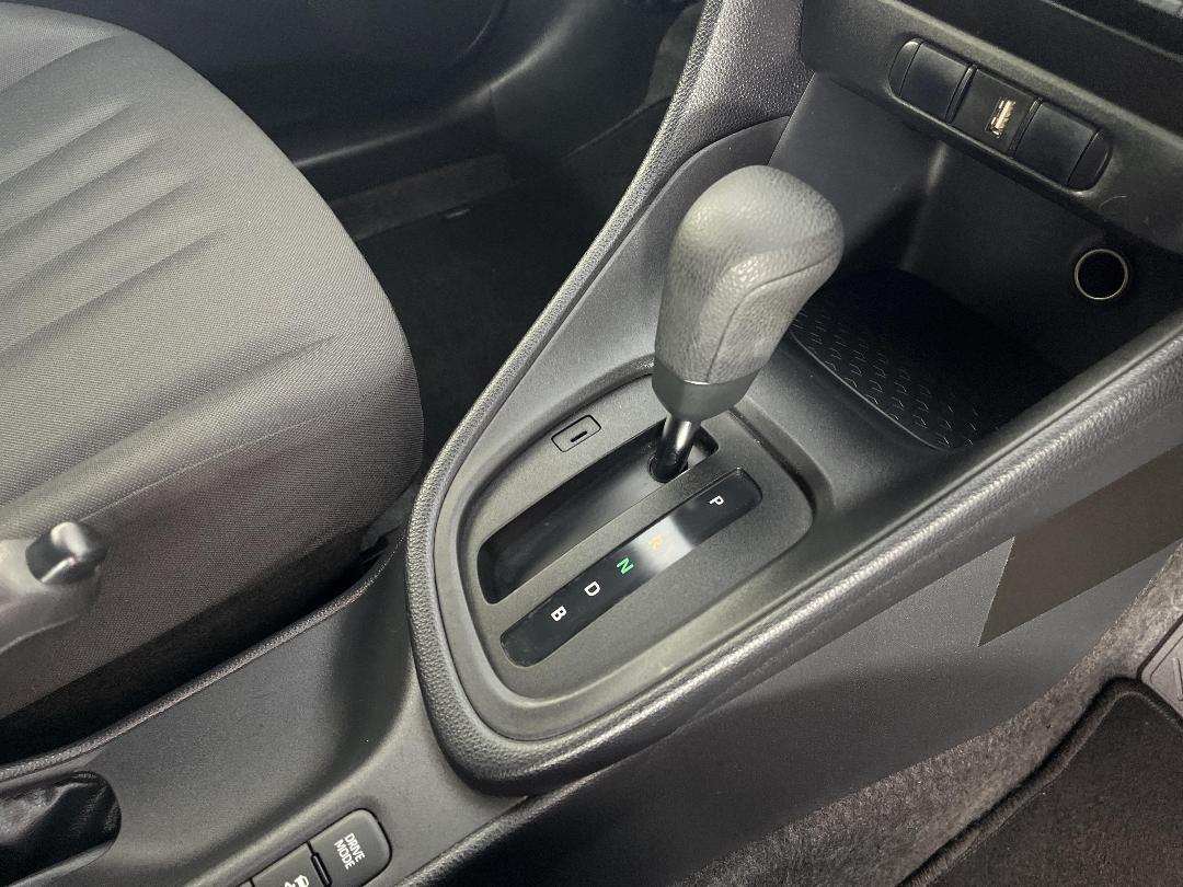 Photo '18' of Toyota Yaris